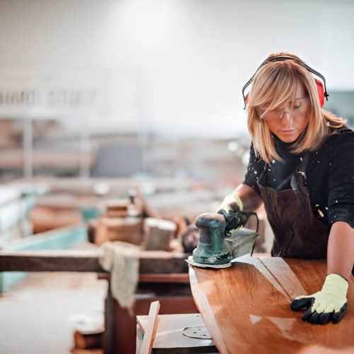 5 Essential Tips for Hiring the Right Carpenter for Custom Carpentry